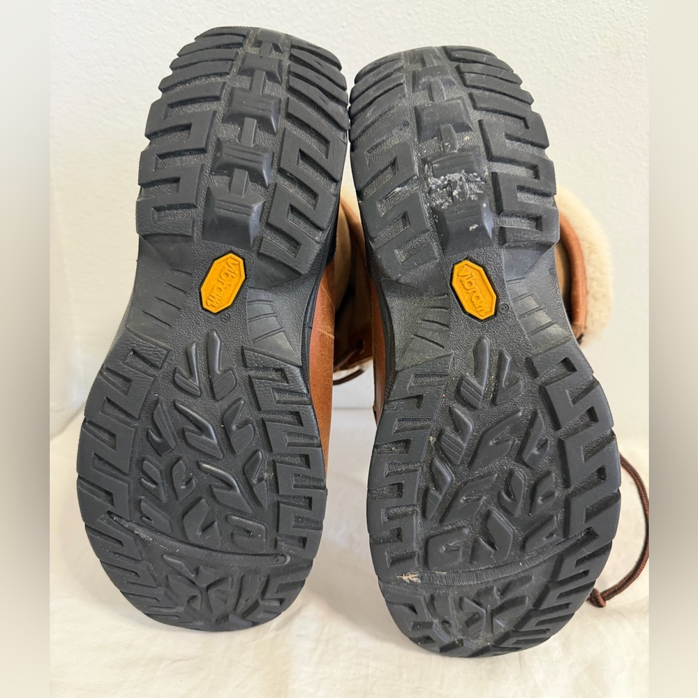Ugg Butte Vibram waterproof boots lace up brown size 8.5 - Picture 2 of 16